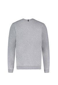 Sudadera gris, de mangas largas, cuello redondo, textura suave, puños y dobladillo acanalados, diseño minimalista, sin patrones, vista posterior.
