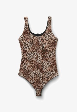 Ärmelloser Leoparden-Print-Body mit Rundhalsausschnitt und Tanga-Slip in Braun-, Schwarz- und Beigetönen vor weißem Hintergrund.