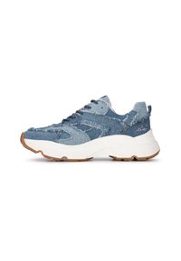 Sneakers in denim con tomaia blu texturizzata, suola chunky bianca e lacci blu scuro. Presentano dettagli sfrangiati e un occhiello posteriore.