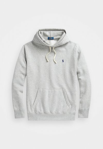 Grå bomulds hoodie med en frontlomme, snorehul til hætten og broderet logo i mørkeblå på venstre bryst. Blødt, struktureret stof.