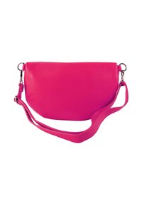 Roze leren handtas met een gladde textuur, afgeronde vorm en verstelbare schouderriem. Zilveren metalen details aan de zijkant.