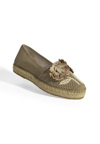 Bruine mesh espadrille met bloemenvversiering op de teen. Heeft een jute-afgewerkte zool en een zachte stofvoering, met een rond teenontwerp.