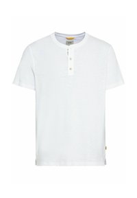 Hvid T-shirt med korte ærmer lavet af blødt stof, der har en rund hals med en tre-knaps placket og sideslids i kanten.