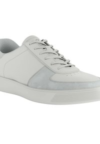 Ljust grå sneaker med en slät läderövre, mocka detaljer och en texturerad gummisula. Har en klassisk snörningsdesign.