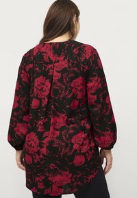 Ellos Plus collection Tuniek - rot schwarz gemustert