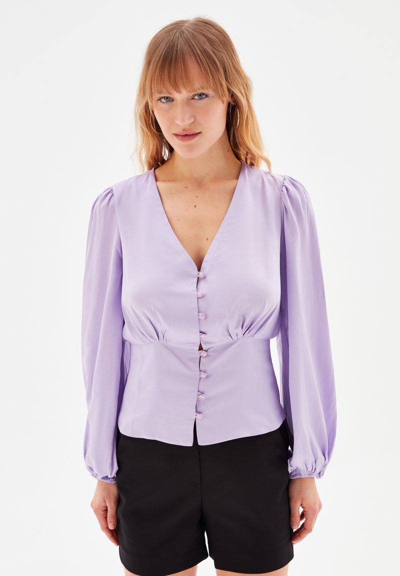 adL - BUTTON FRONTED  V-NECK - Blouse - lilac, Enlarge