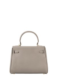 Sac à main en cuir texturé gris avec une forme structurée, une petite poignée et des accents en métal doré. Présente un style minimaliste et des fermoirs latéraux.