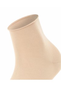 Beige enkelkous met een soepele, ribbelstructuur en een brede, elastische opening voor comfort en een goede pasvorm.