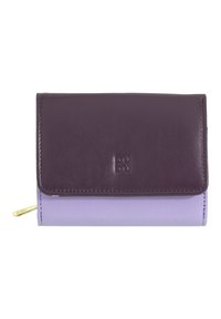 Cartera de cuero en morado oscuro con una textura suave, que presenta un cierre con solapa y una base de color lavanda. Acento dorado en la cremallera.