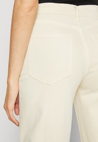 GAP HIGH RISE STRIDE - Jeansy Relaxed Fit