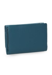 Teal læderpunge med en glat tekstur, foldet design og en lynlås lomme på den ene side; har pæne sting og en enkel silhuet.