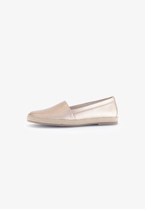 Slip-On-Schuhe aus metalischem rosa Leder mit strukturiertem Finish, einem geflochtenen Rand und flacher Gummisohle für Komfort.