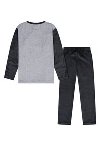Pyjama en deux pièces : haut gris à manches longues avec manches noires et pantalon noir. Texture douce, taille élastique, design simple, sans motifs.