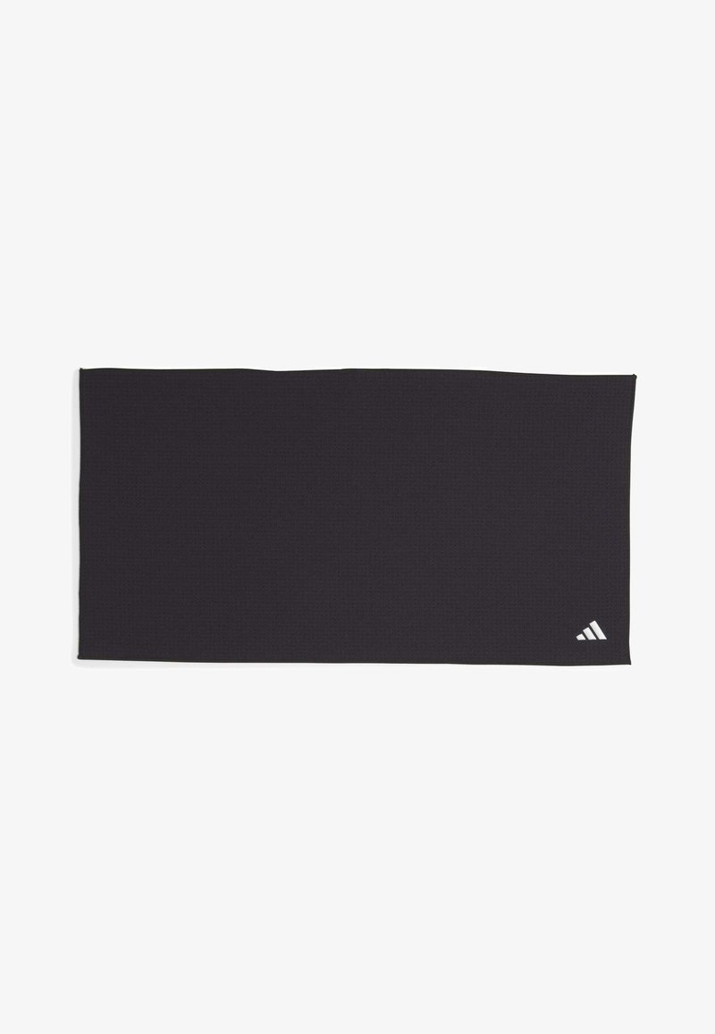 Juodas sportinis kilimėlis su tekstūruota paviršiumi ir apvaliais kampais. Apatinio dešiniojo kampo yra baltas logotipas. Išmatavimai maždaug 24 x 60 colių.