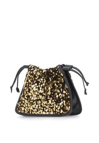 Borsa nera con paillettes dorate, chiusura a sacchetto, texture morbida e forma triangolare. Presenta una base in pelle elegante e a contrasto.