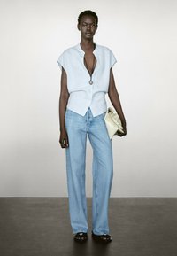 Massimo Dutti - FLOWING OPEN NECK  - Blouse - light blue Thumbnail Image 1