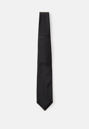 Corbata de etiqueta negra hecha de tela suave, con una sutil textura acanalada. Tiene un extremo puntiagudo y mide la longitud estándar para vestimenta formal.