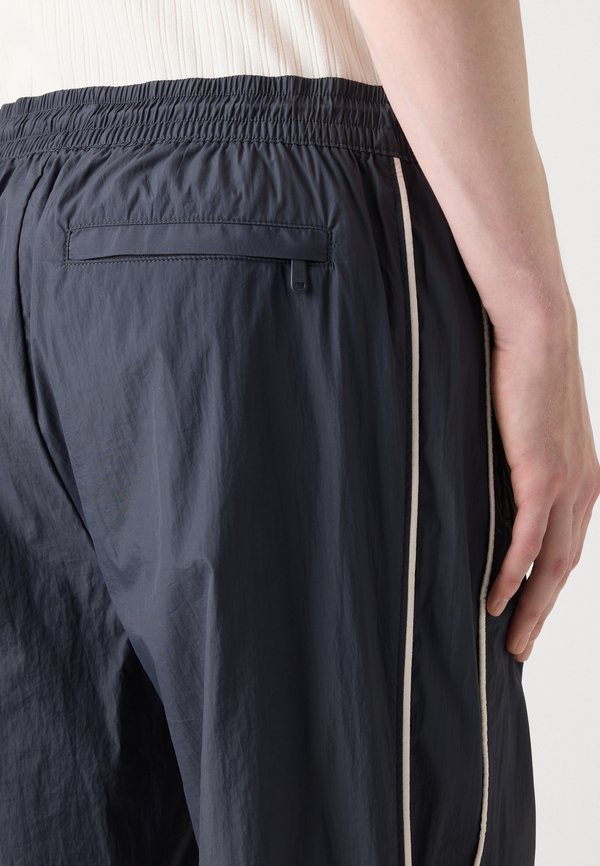 RELAXED - Tracksuit bottoms - ebony3