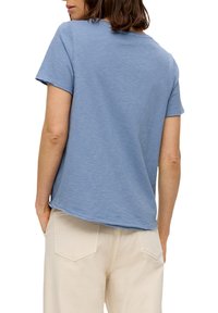 s.Oliver MIT V-AUSSCHNITT - T-Shirt basic - blassblau