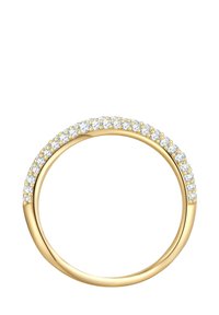 Anello d'oro decorato con una fila di piccole gemme trasparenti lungo la fascia, caratterizzato da una finitura liscia e lucida e una forma circolare.