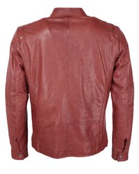 Czerwona skórzana kurtka o gładkiej fakturze, dopasowanym kroju i zatrzaskach na mankietach. Posiada stójkę oraz detale szwu z tyłu.