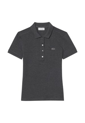 Grå polo t-shirt lavet af blødt stof, med klassisk krave, tre knapper og et lille Lacoste-logo på venstre bryst.