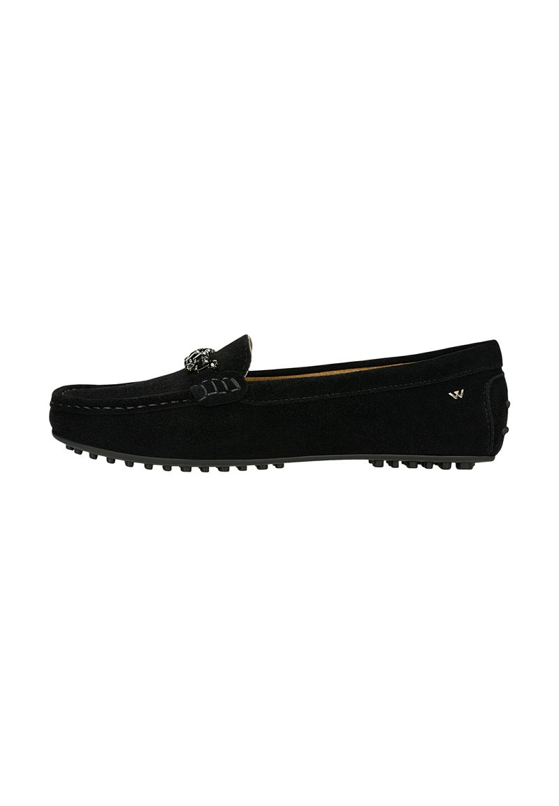 Schwarze Wildleder-Mokassinschuhe mit geprägtem Zubehör auf dem Spann, kontrastierenden Nähten und einer strukturierten Gummisohle mit kleinen Nieten.