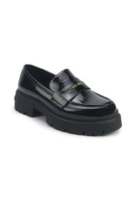 Sorte patentlæder loafers med chunky lug sål, lav hæl og guld "Nine West" logo på stroppen foran.