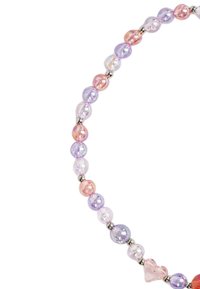 Bracciale di perline con perle rotonde e a forma di cuore traslucide in lavanda, rosa e trasparente, con accenti metallici tra le perline.