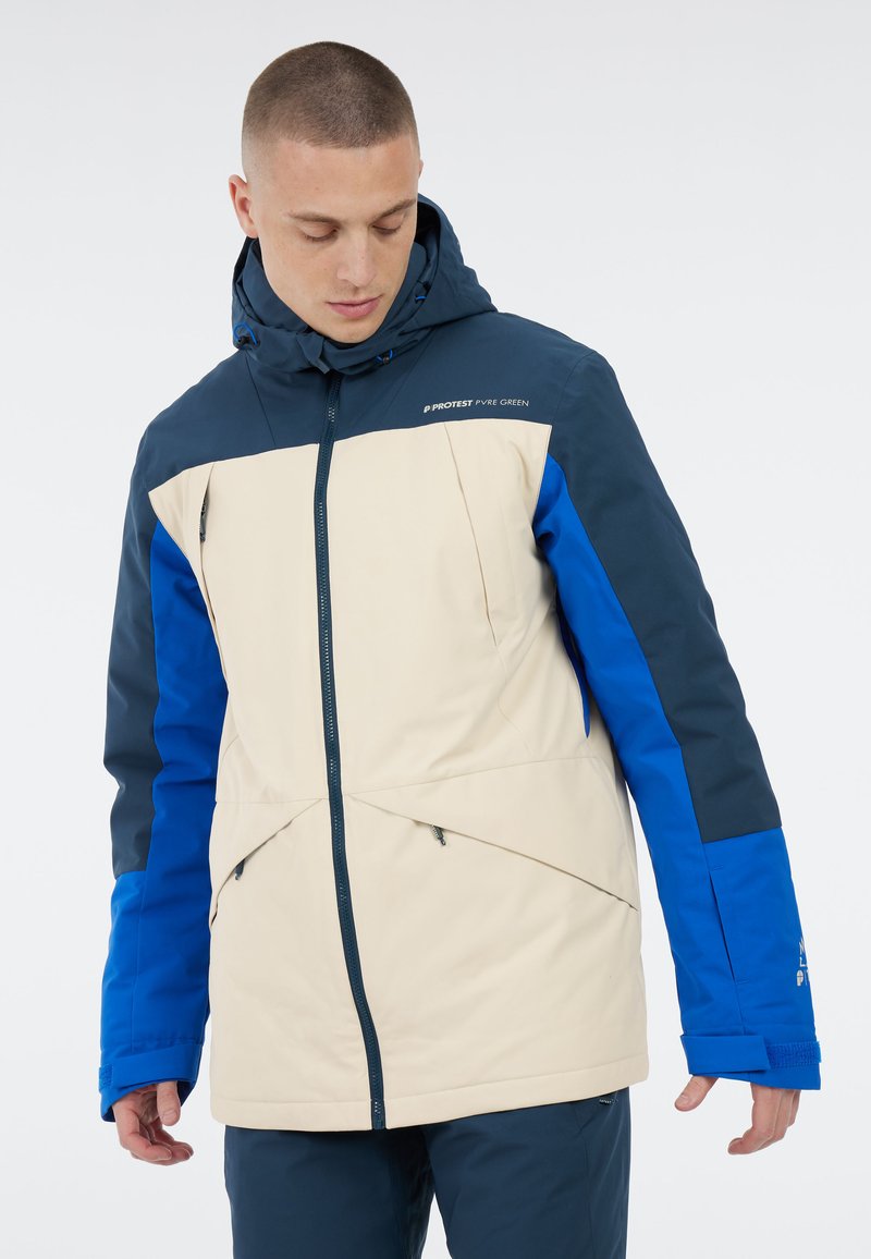 Herren isolierte Jacke mit einem beigen Körper, marineblauen und blauen Akzenten, einer Kapuze, einem Frontreißverschluss und schrägen Schnittlinien. Hergestellt aus strapazierfähigem Material.