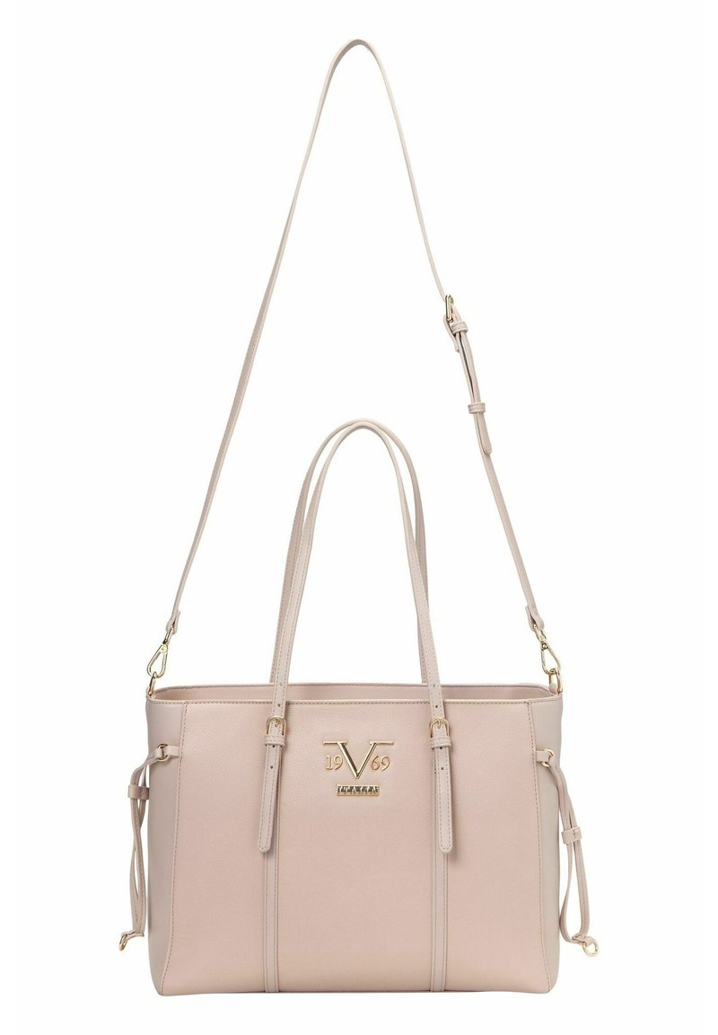 Borsa a mano sintetica beige con accessori in oro, doppio manico superiore, tracolla staccabile e un dettaglio logo prominente sul davanti.