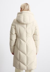 Marc O'Polo LONG NEW QUILTINGS WITH HOOD - Daunenmantel - stony sand