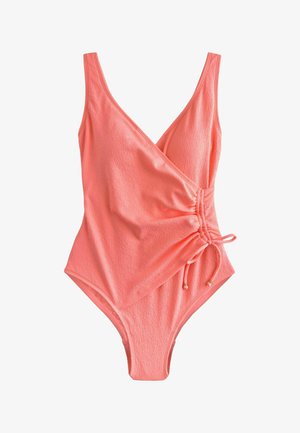 Rožinis tekstūruotas vientisas maudymosi kostiumėlis su V formos iškirpte, prigludusiu priekyje ir reguliuojamu šonu siejančiu dirželiu.