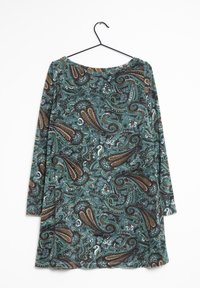 Grön klänning med paisleymönster, långa ärmar, rund halsringning, mjuk textur och guld-, brunt- och vitt accentmönster genom hela.