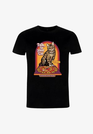 Zwart T-shirt met een afbeelding van een gestreepte kat en de tekst "Praat met je Kat", met daaronder een ontwerp van een communicatiebord.