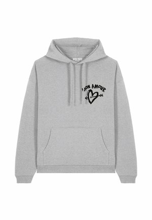 Hoodie gris en tissu doux, avec une poche avant, un capuche avec cordon de serrage, et un graphique noir "Mon Amour" avec un motif de cœur.