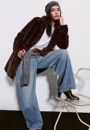 WITH LAPEL COLLAR - Zimski plašč - brown