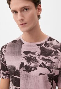 s.Oliver MIT ALLOVERPRINT - T-Shirt print - rosa