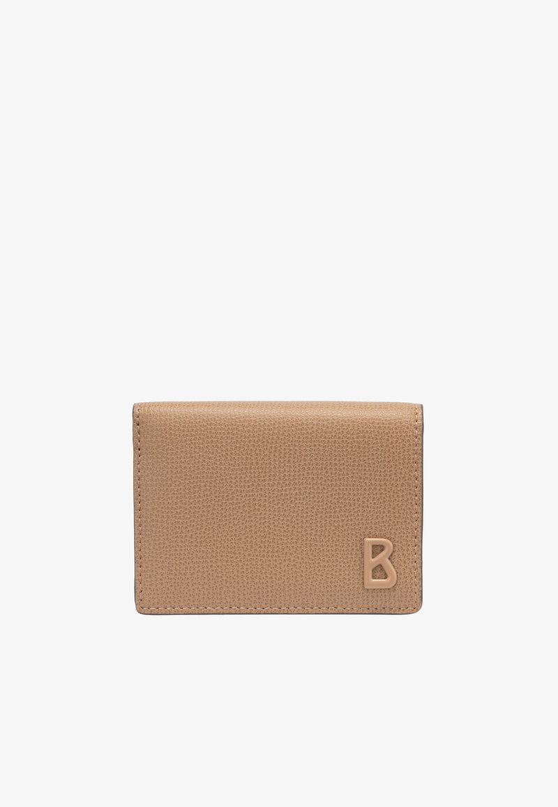 Hnědá kožená peněženka s texturovaným povrchem, hladkými okraji a vystouplým emblémem "B" na přední straně. Kompaktní, obdélníkový design.