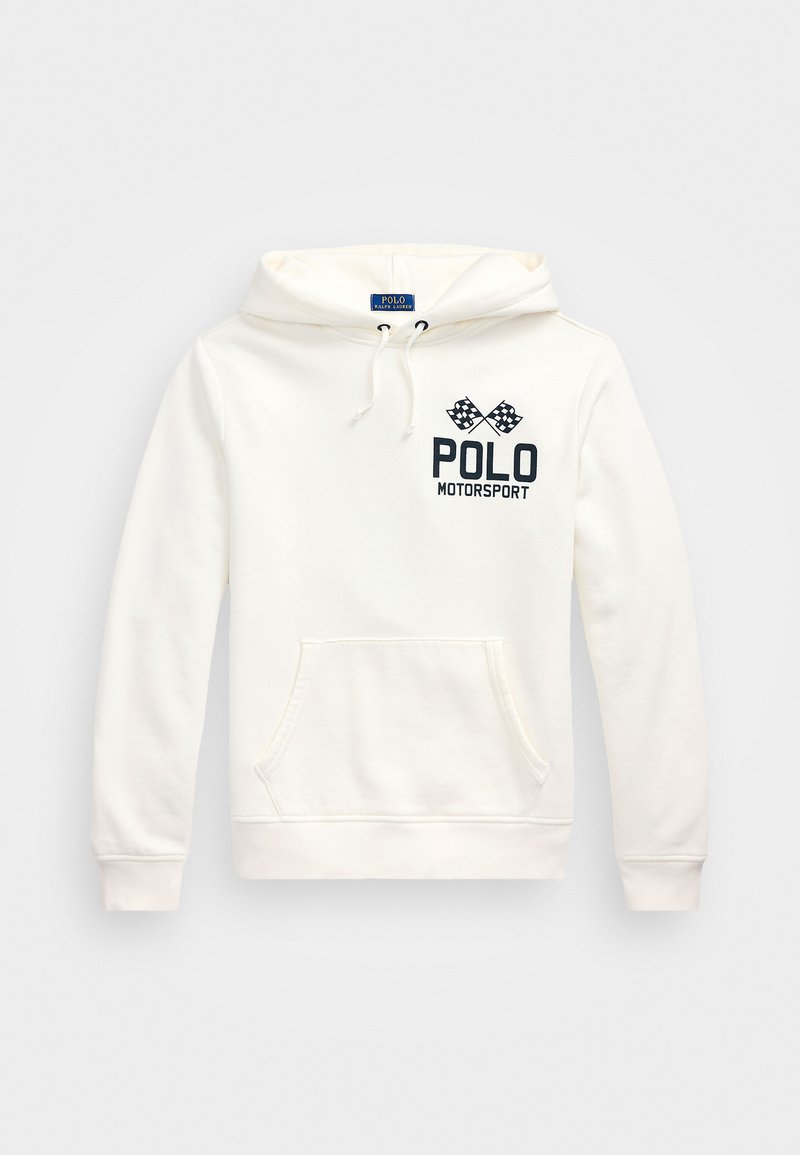Haut à capuche en coton blanc avec une poche avant, cordon de serrage à capuche et impression noire "POLO MOTORSPORT" avec des drapeaux à damier. Texture lisse.