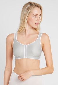 Bralet gri din plasă cu margini albe, având decolteu rotund și bretele late. Materialul are un finisaj texturat și un design fără cusături.