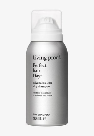 Sølv aerosoldåse af Living Proof Perfect Hair Day avanceret ren tørshampoo, 90 ml, med hvid hætte og sort tekst.