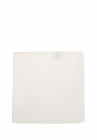 Quadratisches, off-white Gewebe mit glatter Textur und genähten Kanten, das einen subtilen Glanz aufweist. Kompakt entworfen, geeignet für verschiedene Verwendungen.