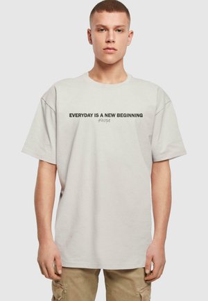 Merchcode HOPE HEAVY OVERSIZE - T-shirts med print - lightasphalt