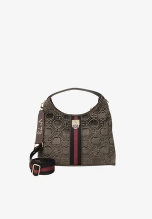 Borsa in tessuto marrone con design floreale embossato, hardware dorato e tracolla a strisce nei colori rosso e nero. Accentuata da un logo.