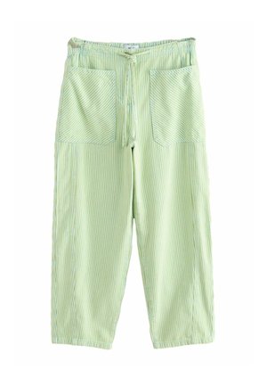 Pantalons en coton vert clair avec des rayures verticales blanches, comportant deux grandes poches frontales et une taille élastique avec cordon de serrage.