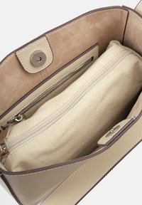 L37 Cross body bag - offwhite