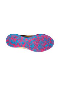 Suola di una scarpa con un motivo texturizzato in rosa e blu, caratterizzata da un design simile a un alveare e un'area della punta piatta e arrotondata.
