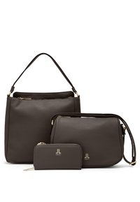 Tre borse in ecopelle testurizzata grigio scuro; includono una borsa a spalla, una borsa a tracolla e un portafoglio coordinato con dettagli dorati.