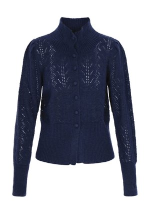 Marineblauwe gebreide cardigan met een hoge kraag, geribbelde zoom en een ingewikkeld kantpatroon over de mouwen en het lichaam. Voorzien van een knoopsluiting aan de voorkant.